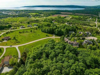 588 Harbor View Ln, Petoskey, MI 49770