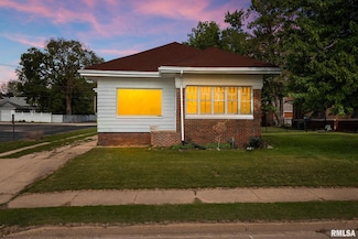 1017 N 4th St, Chillicothe, IL 61523