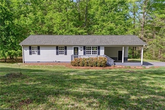1567 Pineland Dr, Kernersville, NC 27284