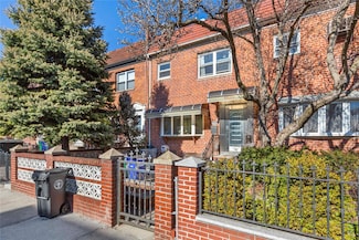 4811 30th Ave, Astoria, NY 11103