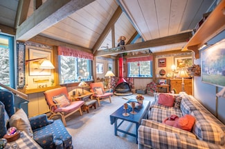 7 E Hill Rd, Wilmington, VT 05363