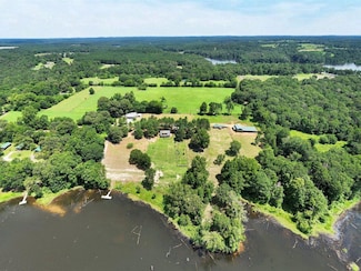 250 Indian Hen Dr, Garrison, TX 75946