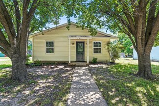 506 E 15th St, Bonham, TX 75418