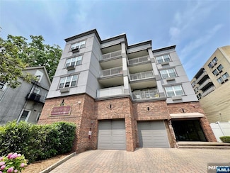 547 Gorge Rd Unit 4B, Cliffside Park, NJ 07010