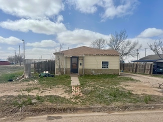 505 N Gaines Ave, Tulia, TX 79088