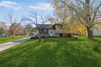 608 Northview Dr, Dallas Center, IA 50063