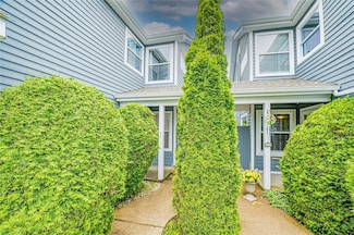 812 Birchwood Park Dr, Middle Island, NY 11953