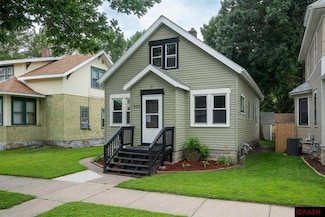 333 333 Nicollet Ave, North Mankato, MN 56003