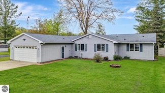 4458 Lakeview Dr, Hale, MI 48739