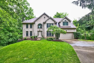 2117 Berkshire Club Dr, Cincinnati, OH 45230