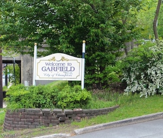 27 Dewey St, Garfield, NJ 07026
