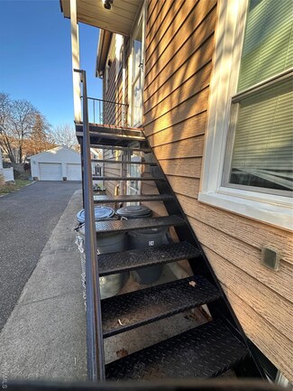 24 Kellogg St, Oyster Bay, NY 11771