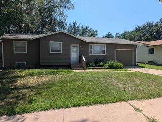 1207 E 25th Ave, Hutchinson, KS 67502