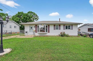 2704 Wedgewood Rd, Des Moines, IA 50317