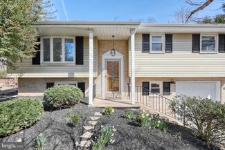 482 Pleasantview Rd, New Cumberland, PA 17070