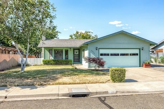 2976 Lois Ln, Grants Pass, OR 97527