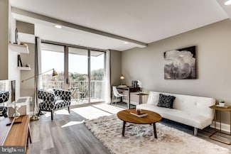 2500 N Van Dorn St Unit 910, Alexandria, VA 22302