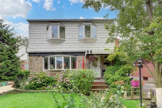 6 Fernwood Terrace N, Garden City, NY 11530