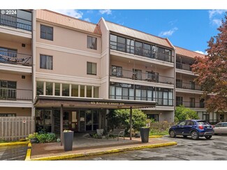 45 Eagle Crest Dr Unit 422, Lake Oswego, OR 97035