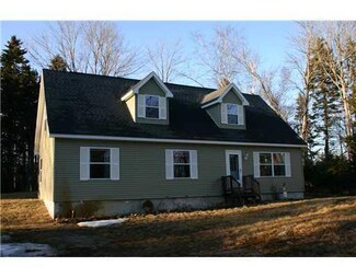 16 Ocean St, Long Island, ME 04050
