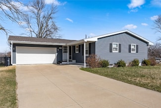 320 Hampden Dr NE, Cedar Rapids, IA 52402