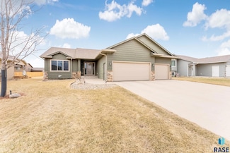 707 Cedar Dr, Harrisburg, SD 57032