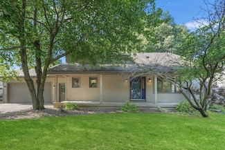2712 Ryan Dr, Cedar Falls, IA 50613