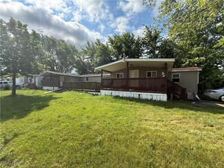 240 Connecticut Dr, Elyria, OH 44035