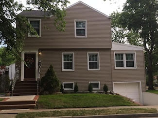 31 Flower Rd, Valley Stream, NY 11581
