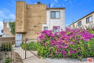 14715 Saticoy St Unit 17, Van Nuys, CA 91405