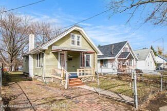 1407 New York Ave, Lansing, MI 48906
