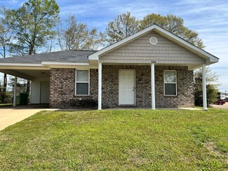 2204 Bittersweet Dr, Columbus, MS 39705