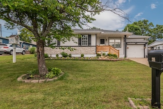 211 Spring Meadow Pkwy, Branson, MO 65616
