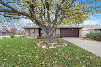 2828 E Pepperidge Dr, Lancaster, TX 75134