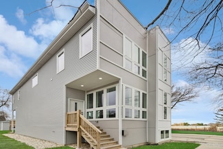 1537 Scoville Ave, Berwyn, IL 60402
