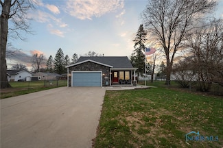 7044 Springfield Dr, Holland, OH 43528