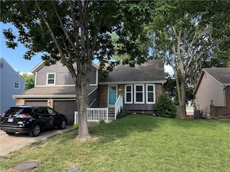 12613 S Blackfoot Dr, Olathe, KS 66062
