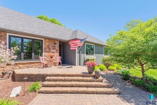 408 N Oak Ridge Rd, Brandon, SD 57005