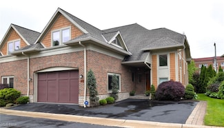 14 Kenilworth Mews, Cleveland Heights, OH 44106