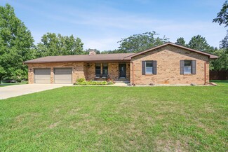 1617 W Hickory Dr, Mahomet, IL 61853