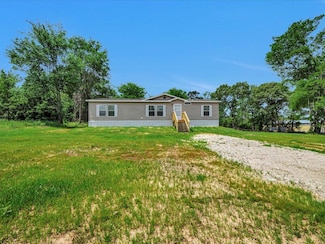 273 4th St, Cushing, TX 75760
