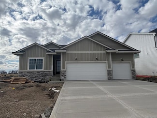 4640 179th St, Urbandale, IA 50323