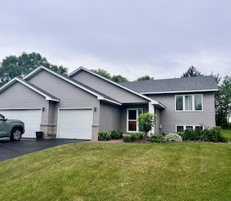 2517 Shannon Ct, Hudson, WI 54016