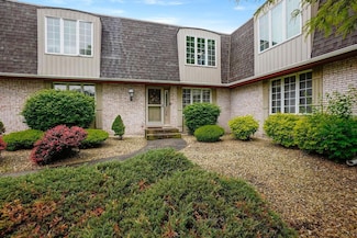 26 Lilac Ct, Schererville, IN 46375