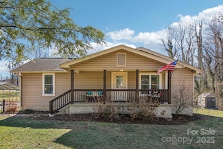 388 Fenway Cir, East Flat Rock, NC 28726