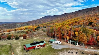 5123 Back Valley Rd, Lindside, WV 24951