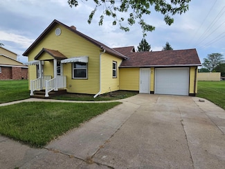 103 S 4th St, Plainview, NE 68769