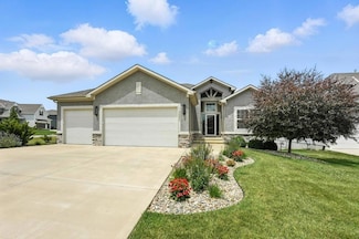 16486 S Chalet Dr, Olathe, KS 66062