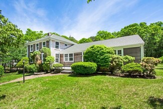 93 County Rd, Buzzards Bay, MA 02532