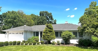 5625 Ridgewood Dr, Western Springs, IL 60558